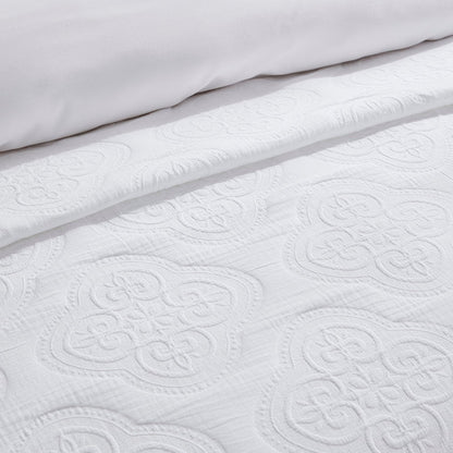 Cannes Matelassé Bedspread - White - DUSK