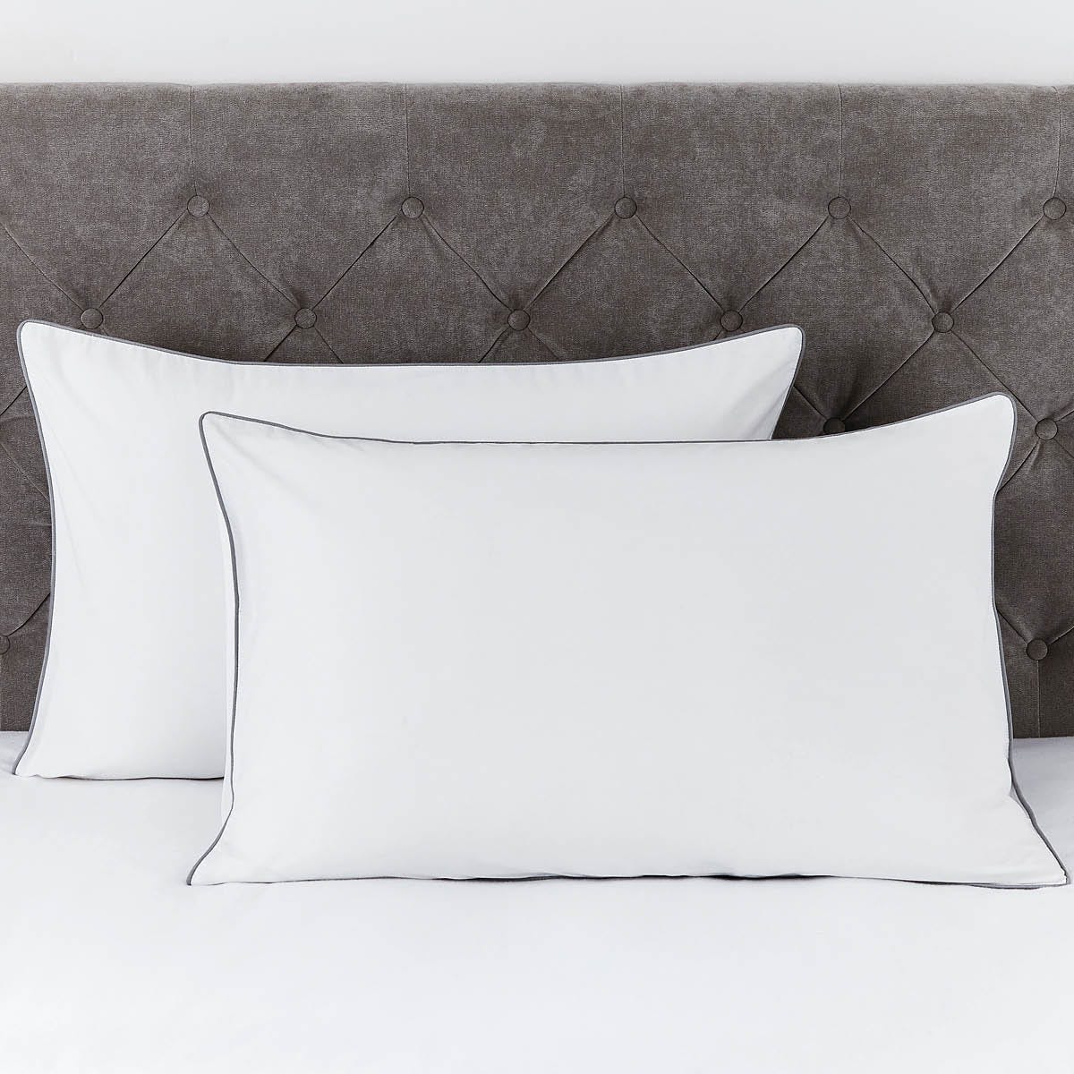 Pair of Cambridge Pillowcases - 200 TC - Cotton - White/Grey - DUSK