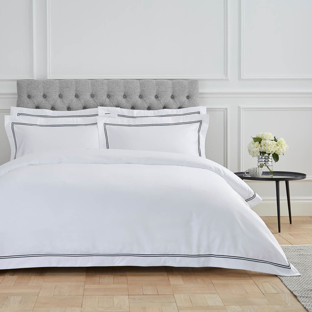 Pair of Kensington Oxford Pillowcases - 800 TC - Egyptian Cotton - White/Black - DUSK