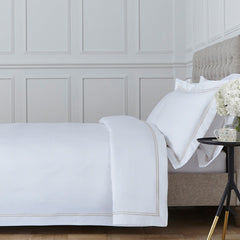 Pair of Kensington Oxford Pillowcases - 800 TC - Egyptian Cotton - White/Gold - DUSK